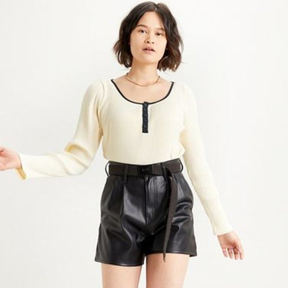 Levi’s High Rise Faux Leather Shorts Black Size 25
